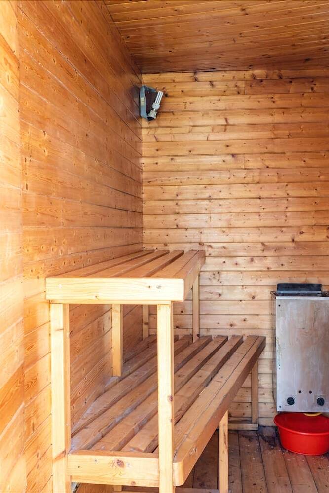 4 Bed House With Swimming Pool And Sauna