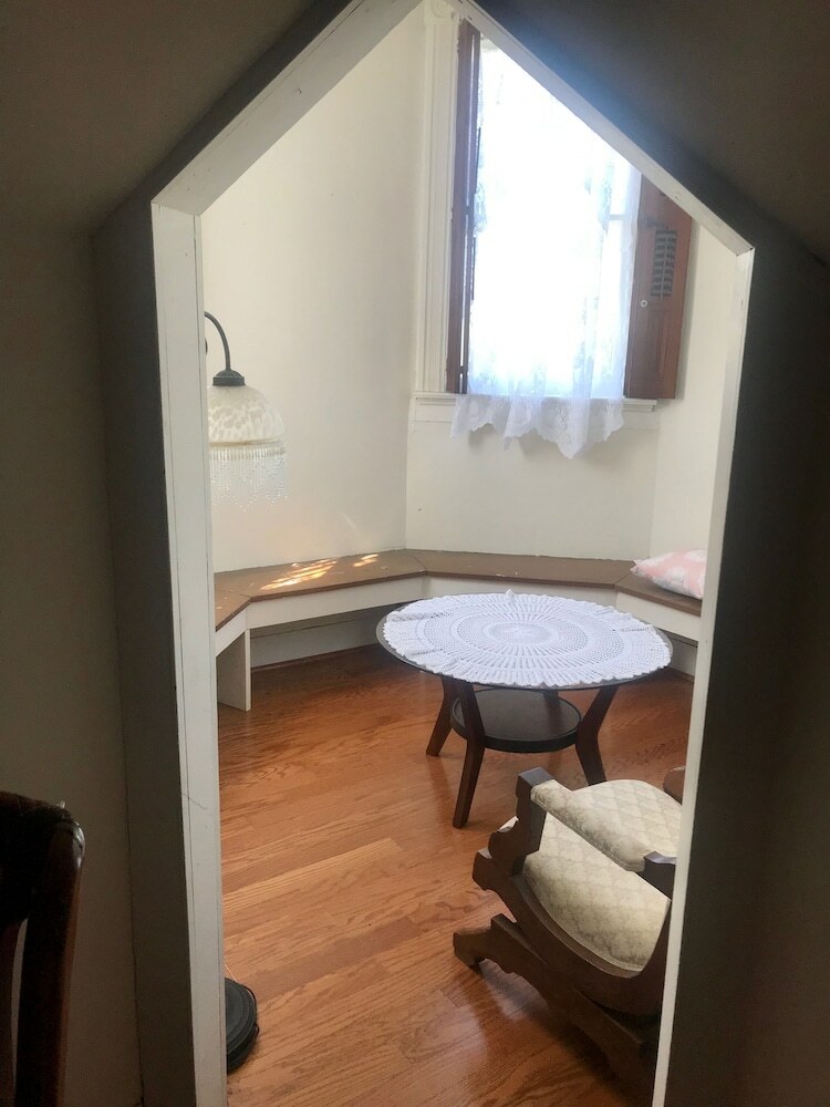 Gillis Grier Bed And Breakfast