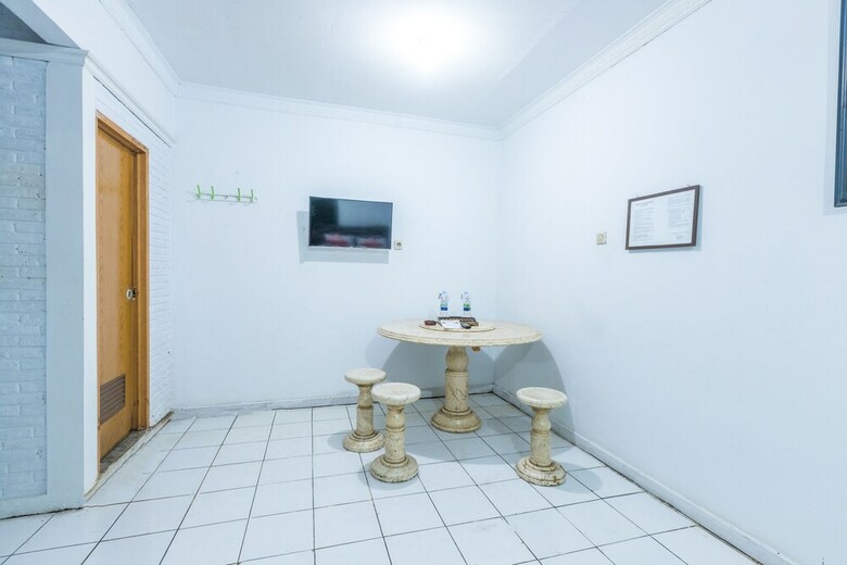 Hotel Oyo 1424 Guntary Residence