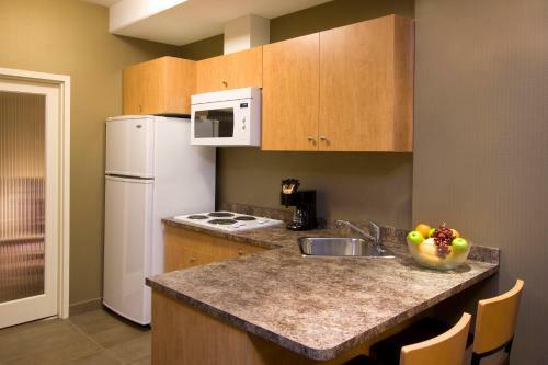Hotel Woodlands Inn & Suites