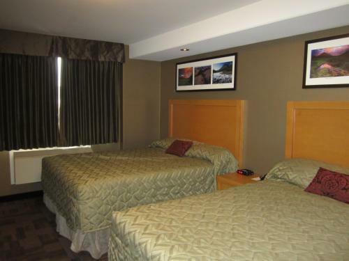 Hotel Woodlands Inn & Suites