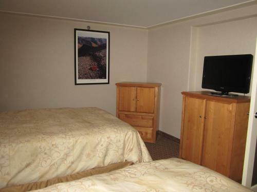 Hotel Woodlands Inn & Suites