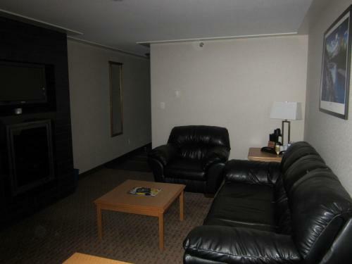 Hotel Woodlands Inn & Suites