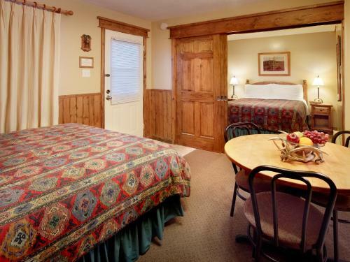 Hotel Patricia Lake Bungalows