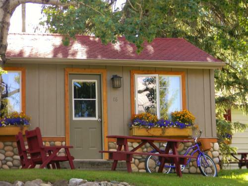Hotel Patricia Lake Bungalows