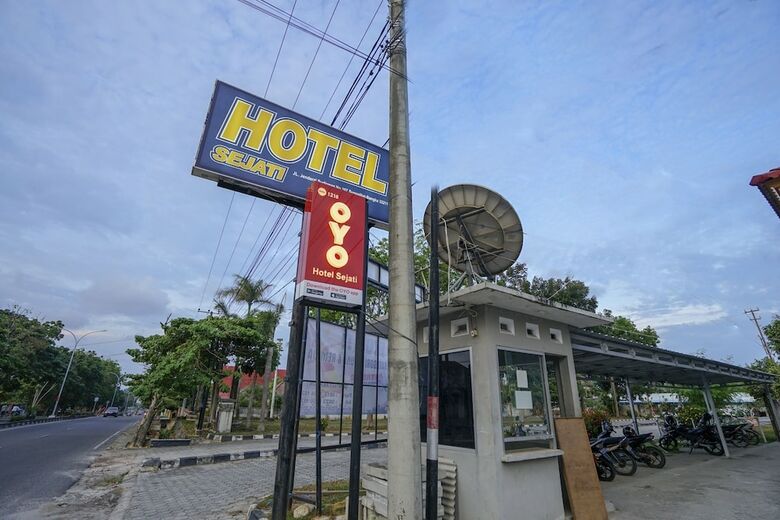 Oyo 1216 Hotel Sejati