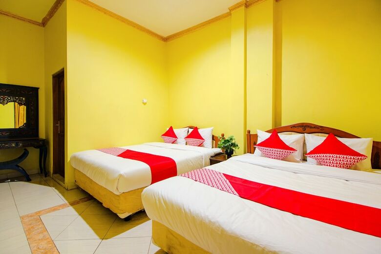 Hostal Oyo 1770 Hotel Mawar Saron 2