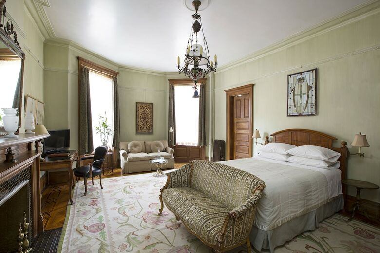 Hotel Luxurious Suites In A Manhattan Mansion