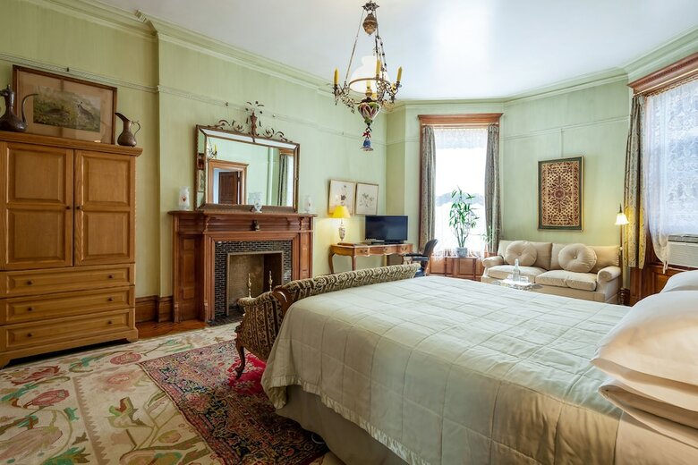 Hotel Luxurious Suites In A Manhattan Mansion