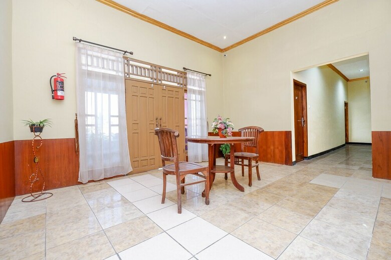 Oyo 1312 Graha Wisata Hotel