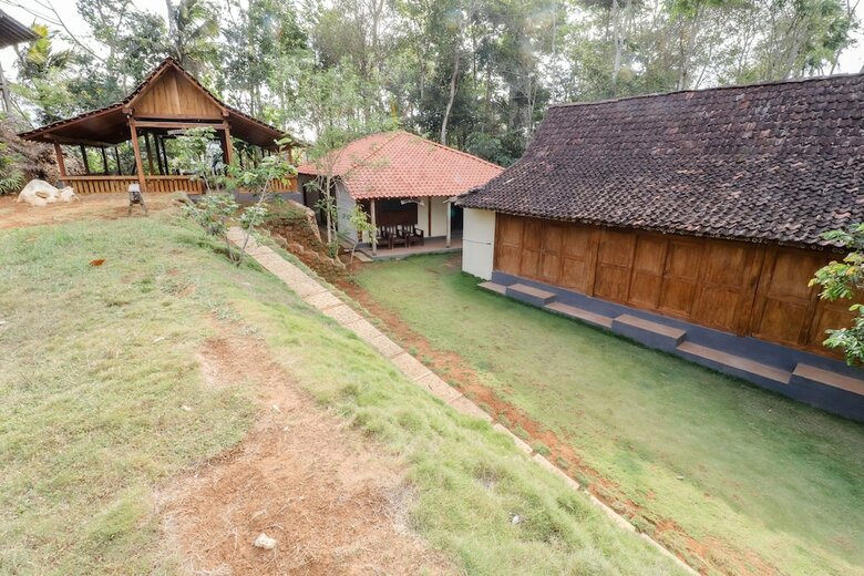 Hotel Omah Watu Blencong