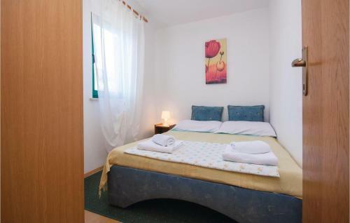 Three-bedroom Apartment In Pirovac