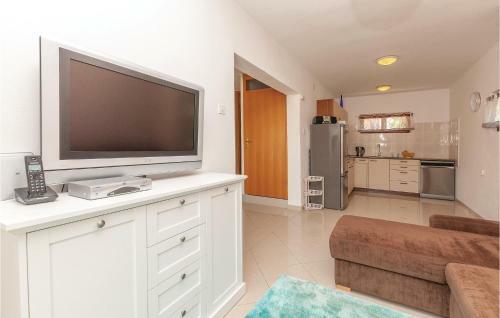 Two-bedroom Apartment In Pirovac