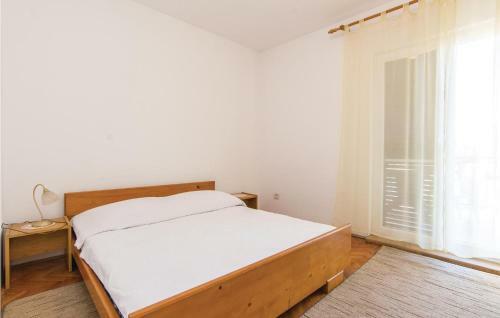 Four-bedroom Apartment In Pakostane