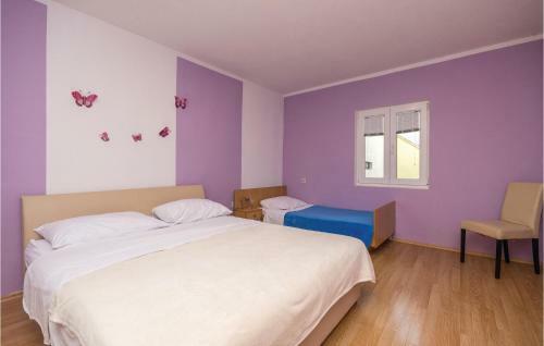Two-bedroom Apartment In Pakostane
