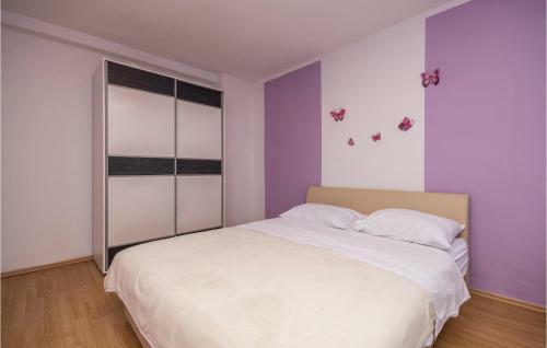 Two-bedroom Apartment In Pakostane
