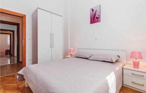 Two-bedroom Apartment In Pakostane