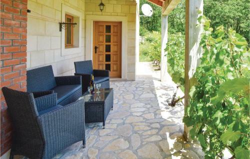 Two-bedroom Apartment In Ostrvica