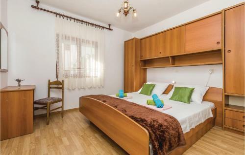 Three-bedroom Holiday Home In Pag