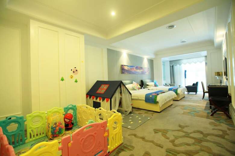 Liangchen Meijing Hotel