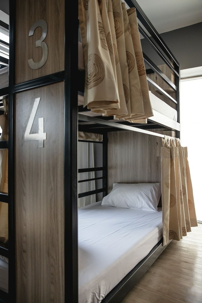 Hostal Sleep To Fly Hotel & Hostel