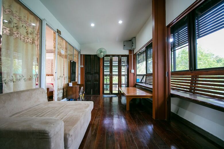 Hotel Oyo 402 Raknatee Resort
