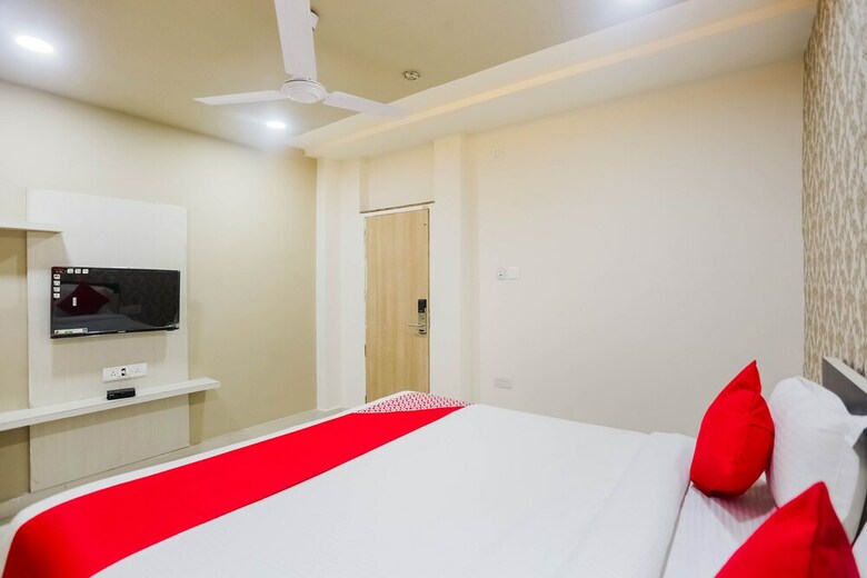 Apartamentos Oyo 47488 Hotel Keshmin