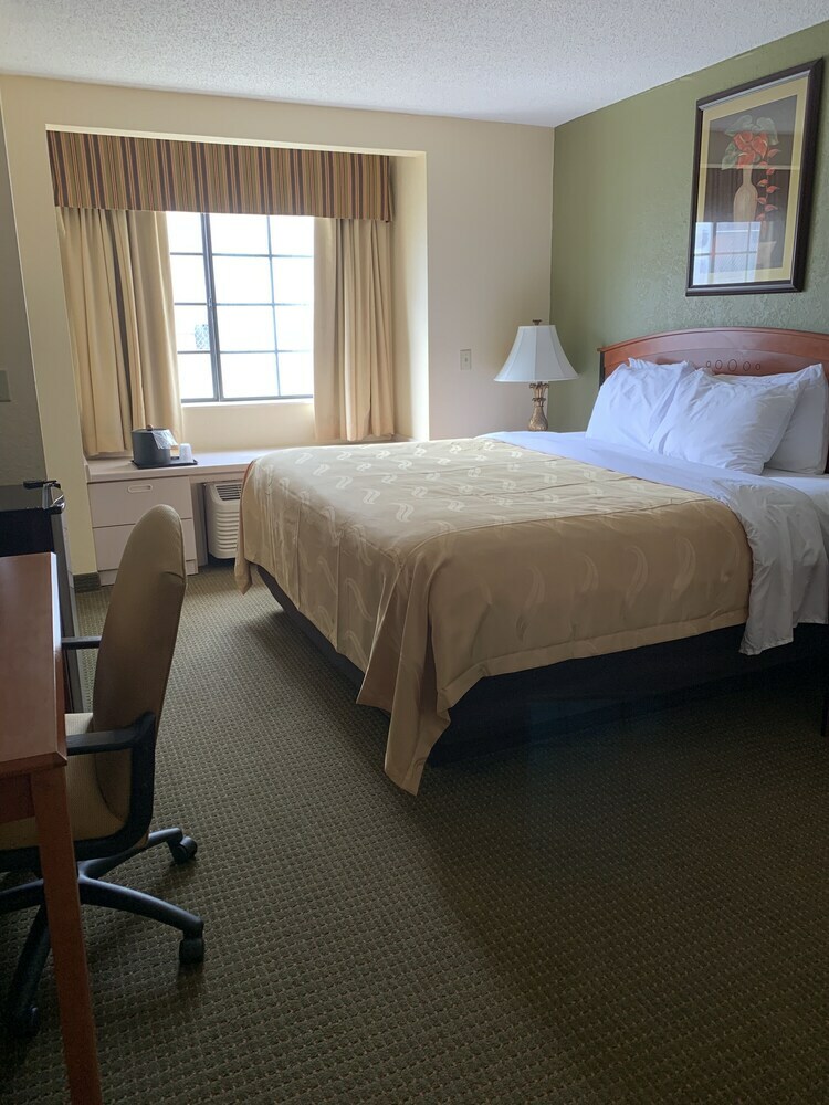 Hotel Quality Inn & Suites