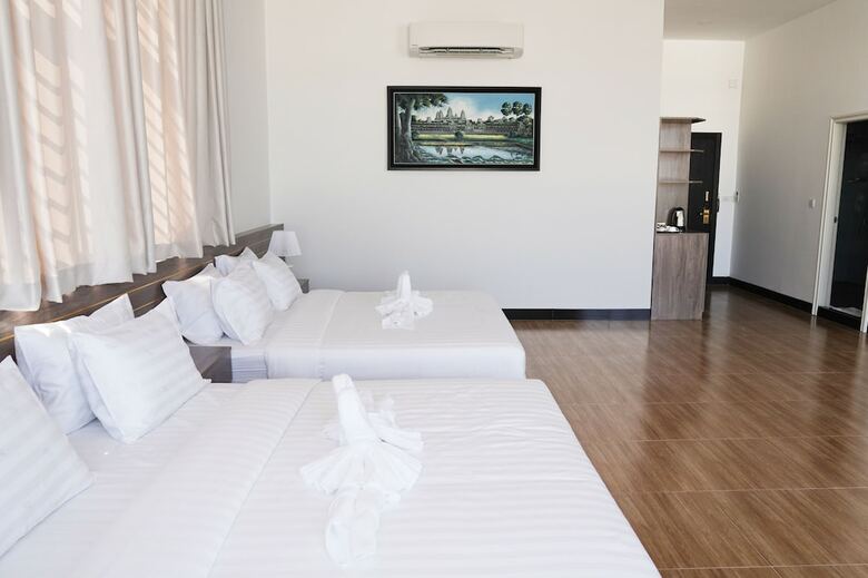 Apple Hotel Three