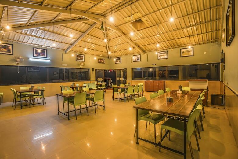 Hotel Patil Wada
