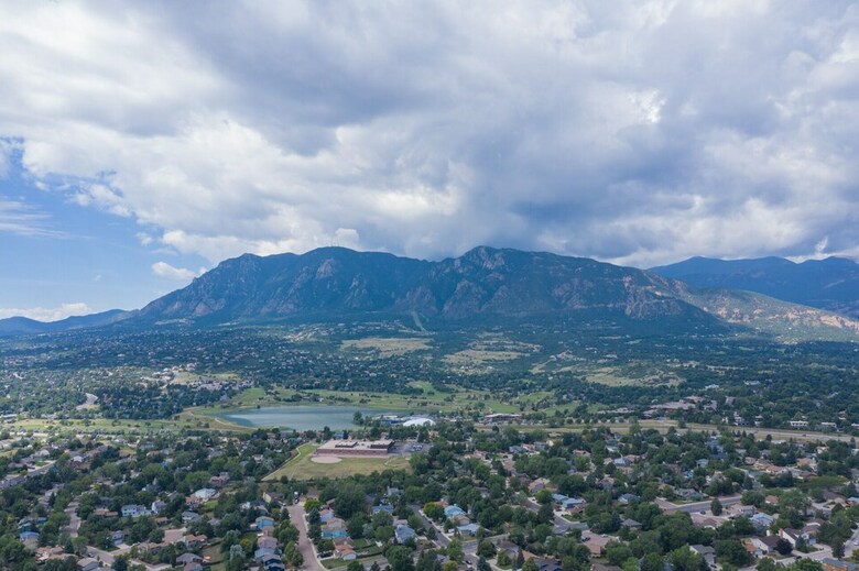 3bdrm Value And Comfortcheyenne Mountain Suburbs!