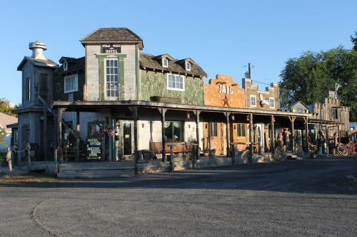 Black Bear Motel
