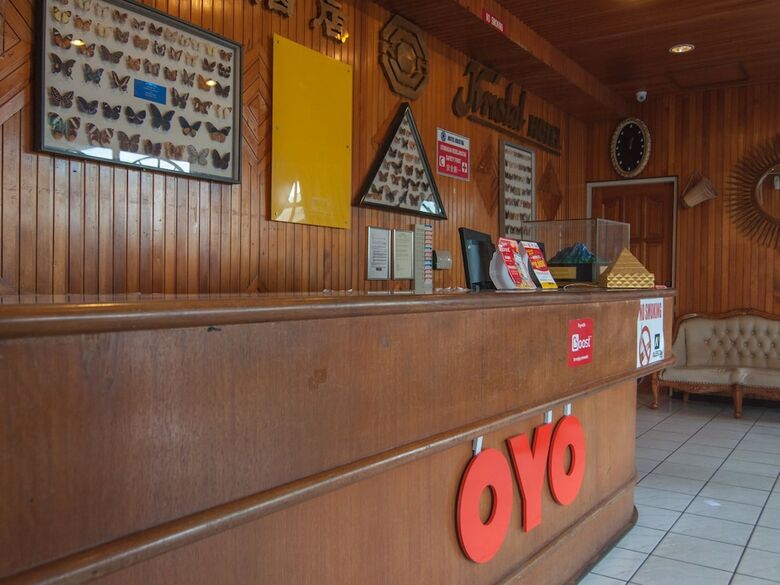 Oyo 89577 Kristal Hotel