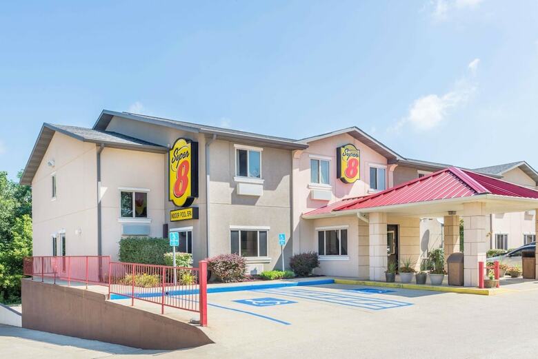 Hotel Super 8 By Wyndham Bloomington