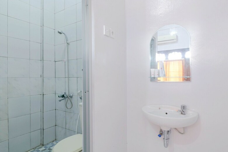 Hotel Oyo 1356 Gusti Residence