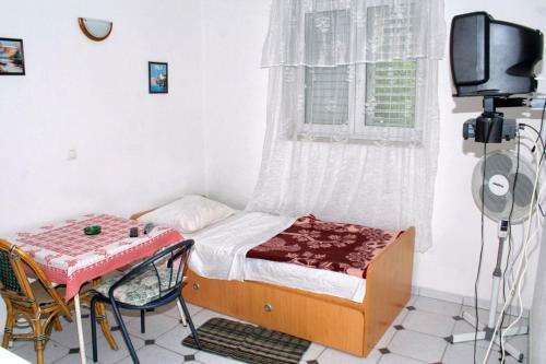 Apartments With Wifi Omis - 2757