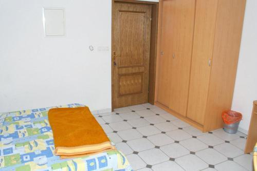 Apartments With Wifi Omis - 2757