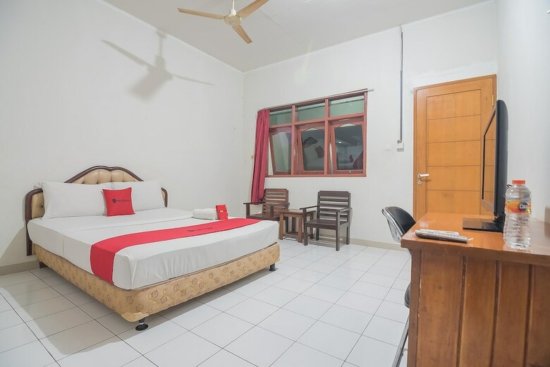 Hotel Reddoorz Near Alun Alun Subang