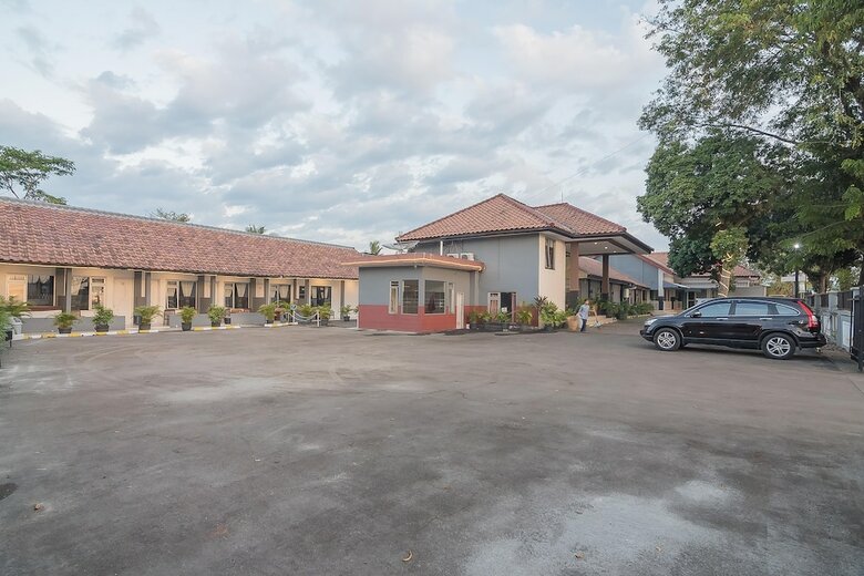 Hotel Reddoorz Near Alun Alun Subang