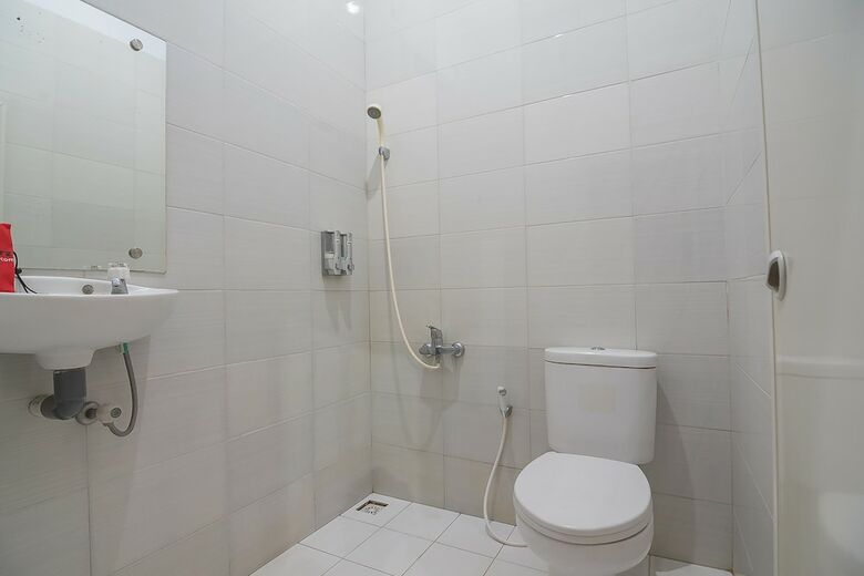 Hotel Reddoorz Near Alun Alun Subang