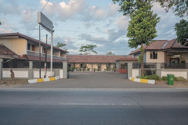 Hotel Reddoorz Near Alun Alun Subang