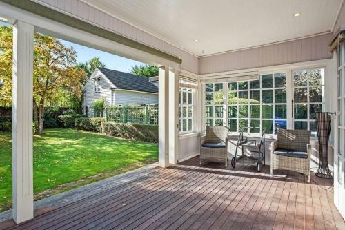 200 Riccarton Holiday House