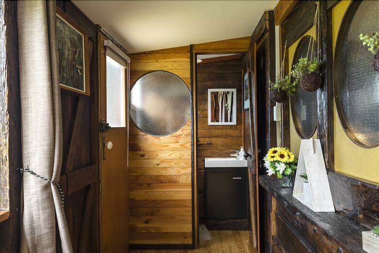 The Rustic Retreat