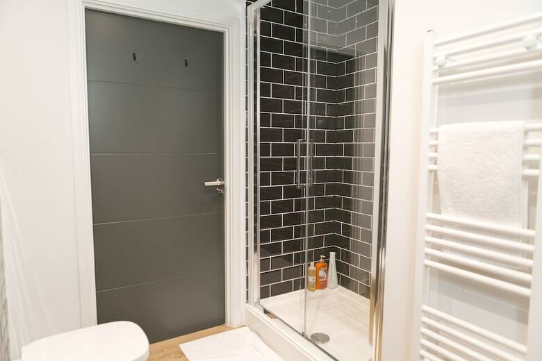 Contemporary Warehouse Apartment In Central Cardiff
