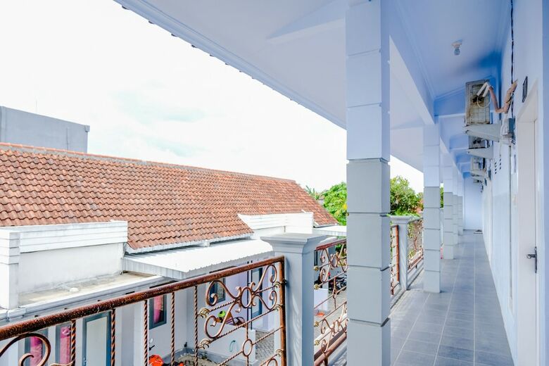 Hotel Oyo 1976 Omah Kost Family