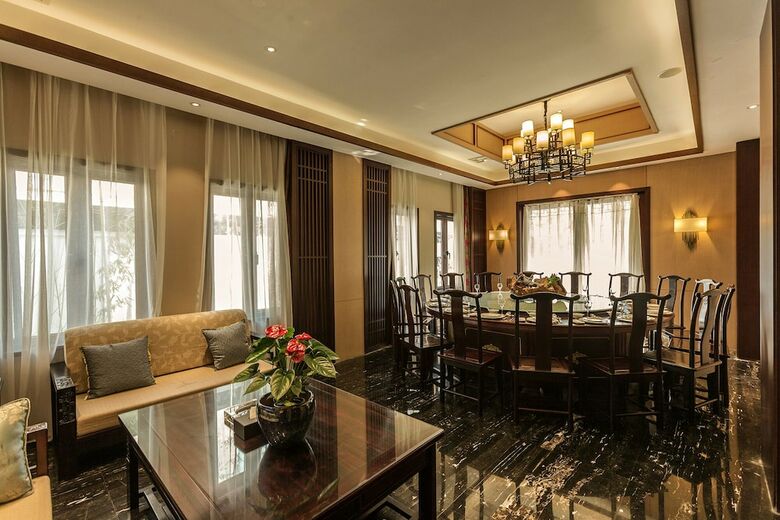 Hejing Chengshang Generations Hotel