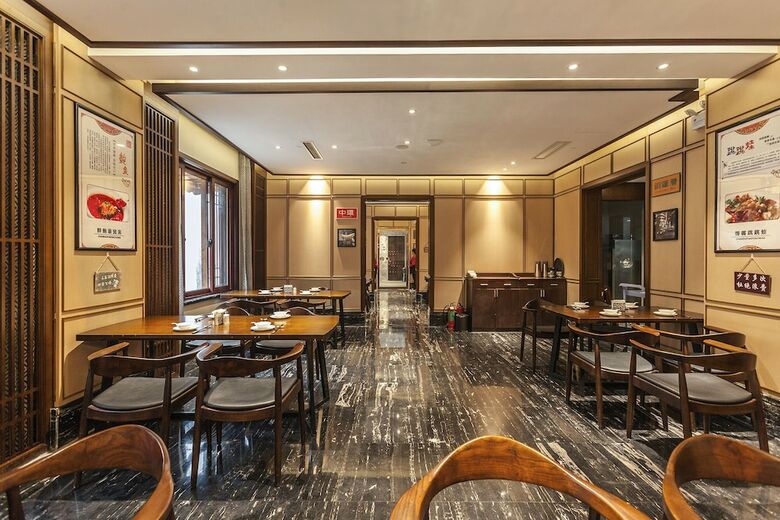 Hejing Chengshang Generations Hotel