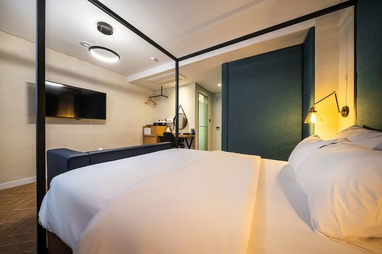 Hotel Moon