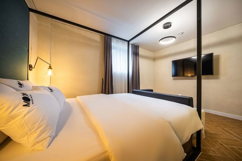 Hotel Moon