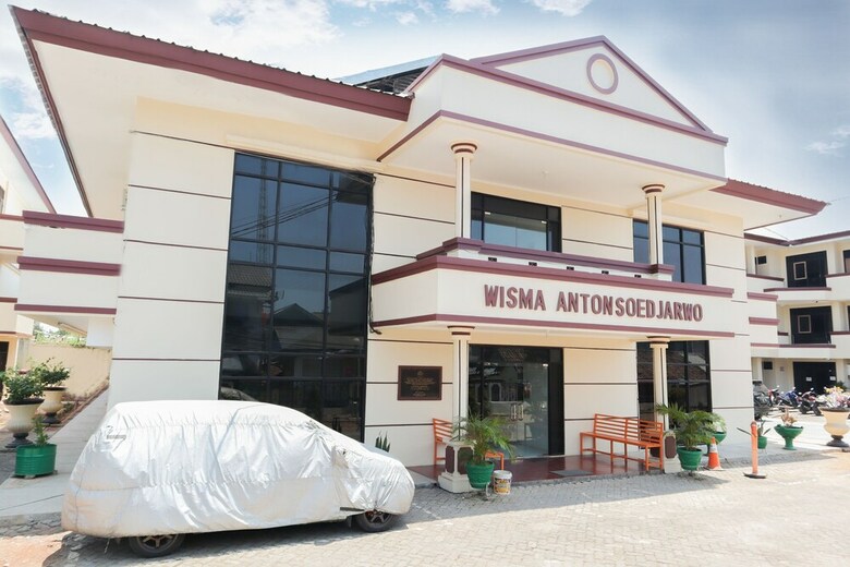 Hotel Oyo 1219 Wisma Anton Soedjarwo
